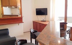 Apartment on Oscar Freire by Paulista&Clínicas